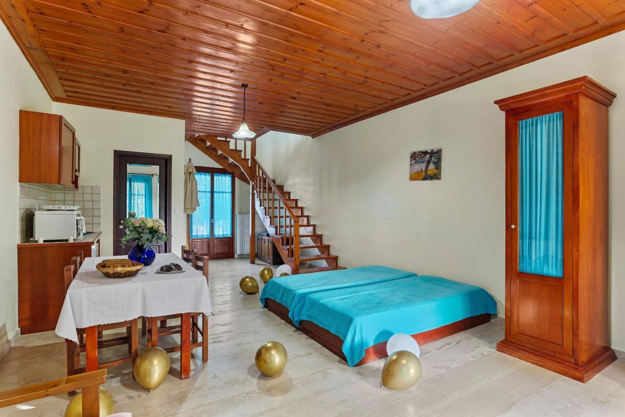 Iliopetra Aparthotel Douliana Bagian luar foto