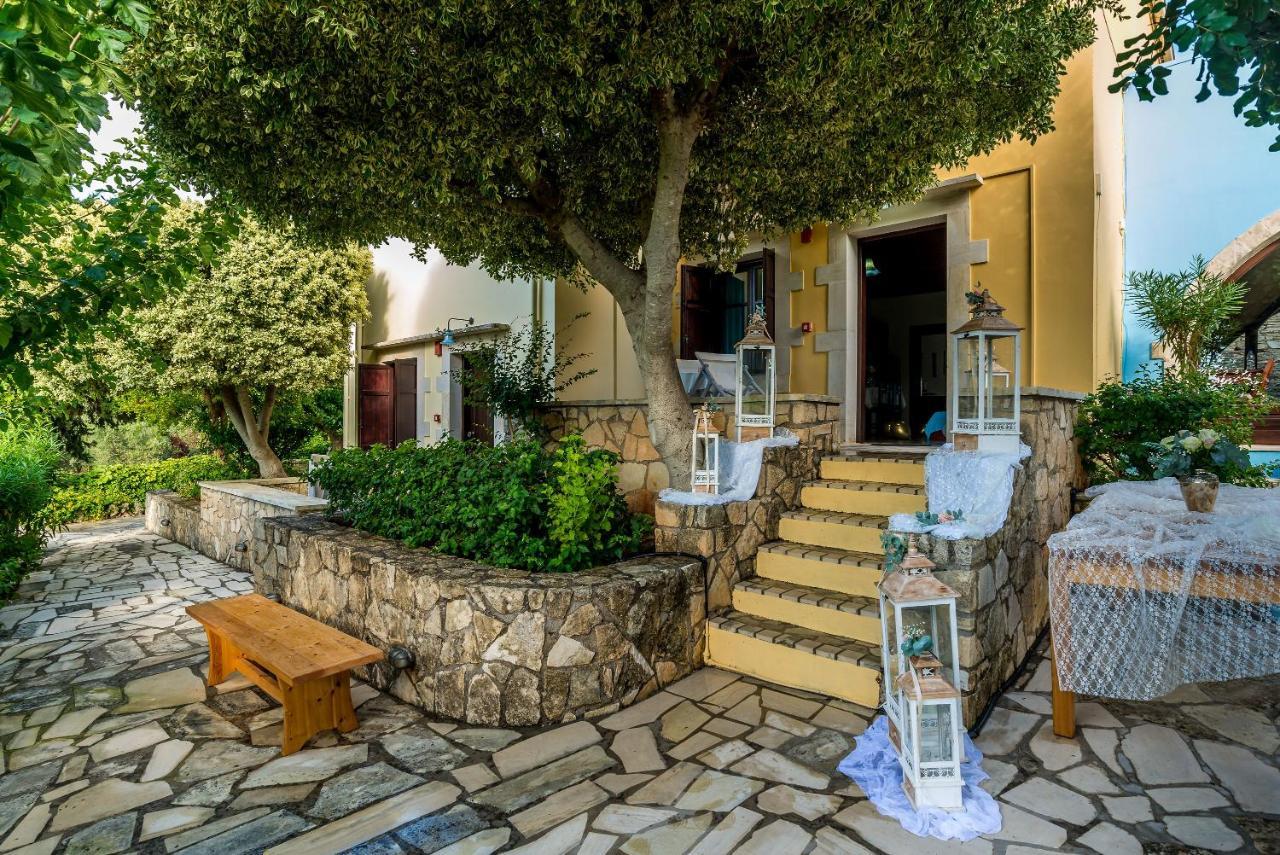 Iliopetra Aparthotel Douliana Bagian luar foto
