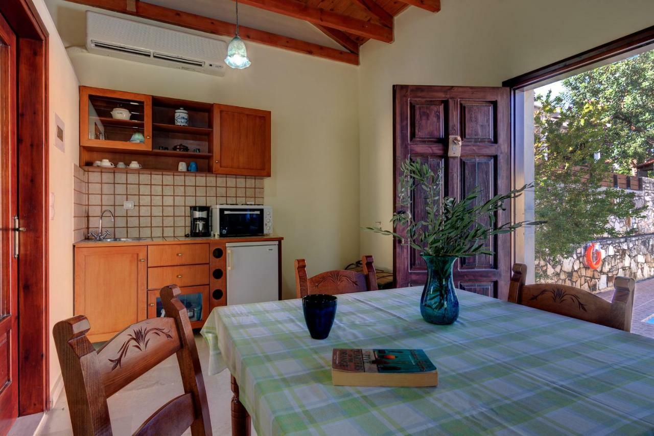 Iliopetra Aparthotel Douliana Bagian luar foto