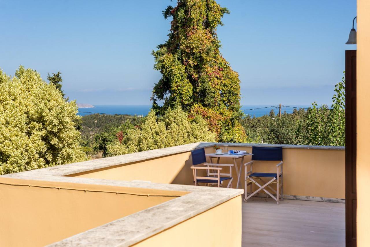Iliopetra Aparthotel Douliana Bagian luar foto
