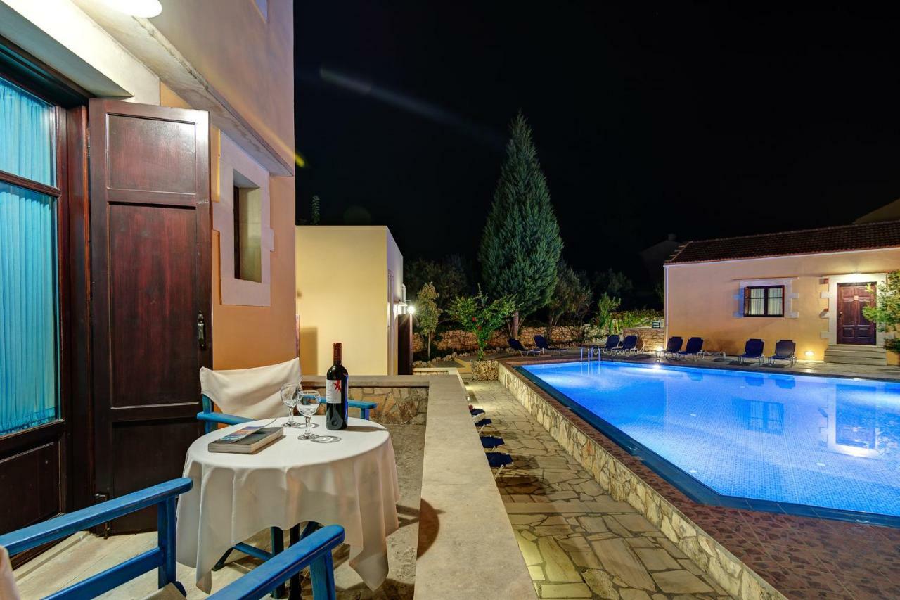 Iliopetra Aparthotel Douliana Bagian luar foto