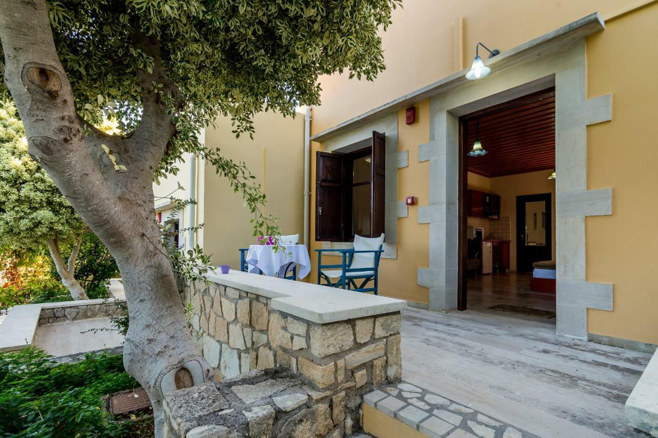 Iliopetra Aparthotel Douliana Bagian luar foto