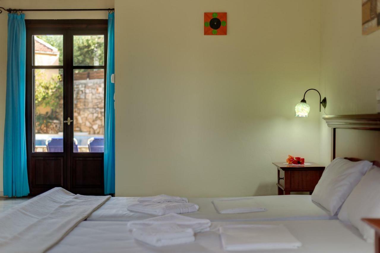 Iliopetra Aparthotel Douliana Bagian luar foto