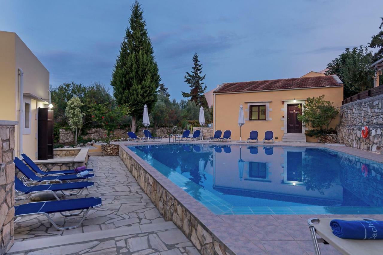 Iliopetra Aparthotel Douliana Bagian luar foto