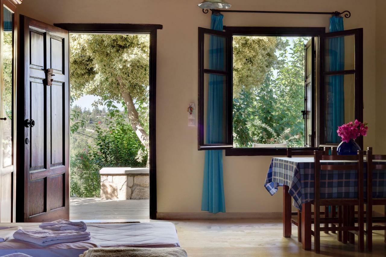 Iliopetra Aparthotel Douliana Bagian luar foto