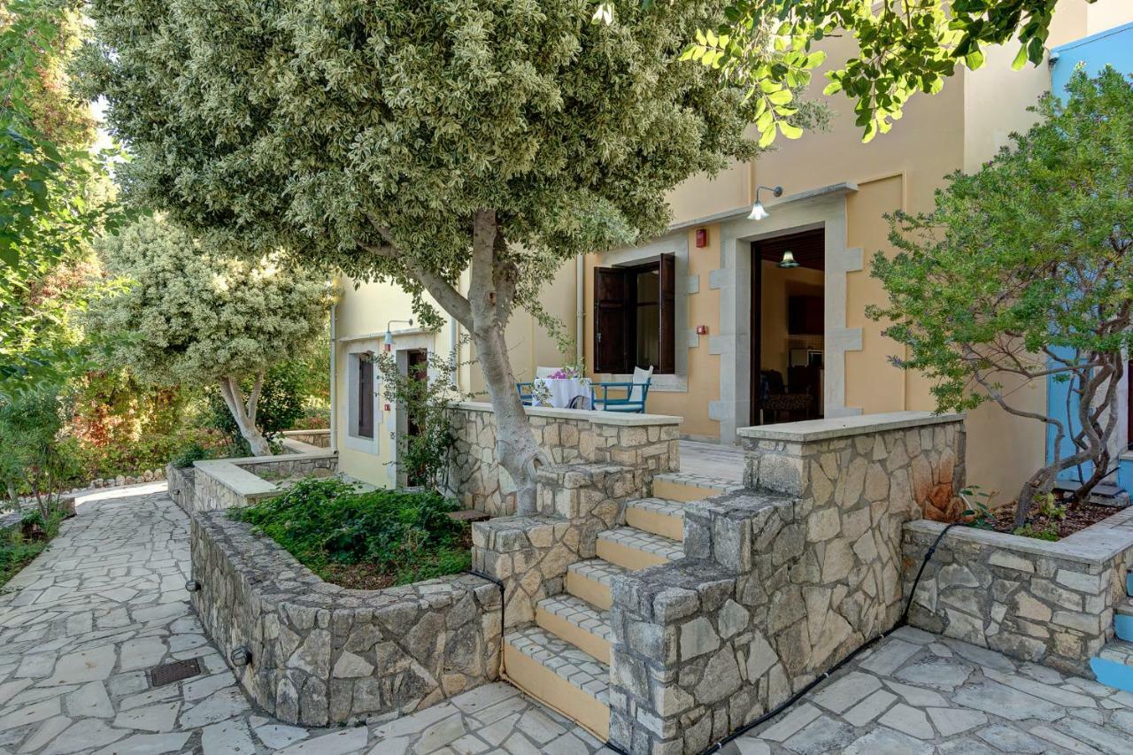 Iliopetra Aparthotel Douliana Bagian luar foto