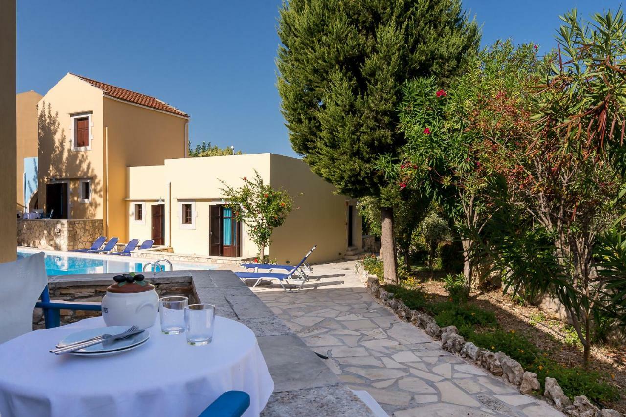 Iliopetra Aparthotel Douliana Bagian luar foto