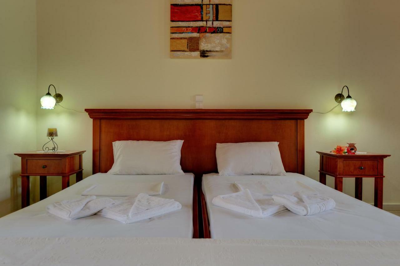 Iliopetra Aparthotel Douliana Bagian luar foto