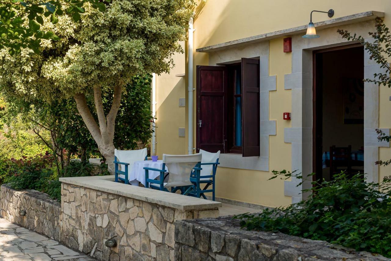 Iliopetra Aparthotel Douliana Bagian luar foto