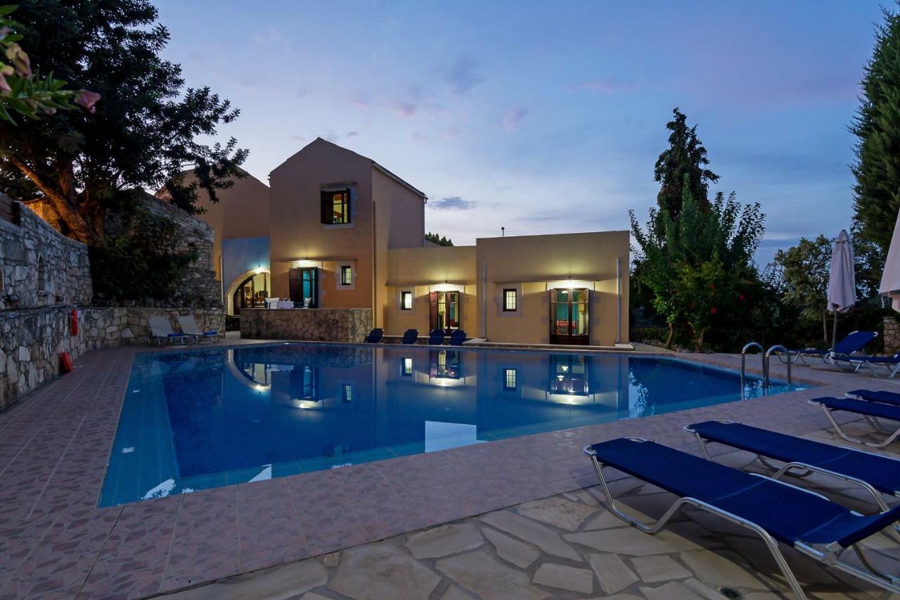 Iliopetra Aparthotel Douliana Bagian luar foto