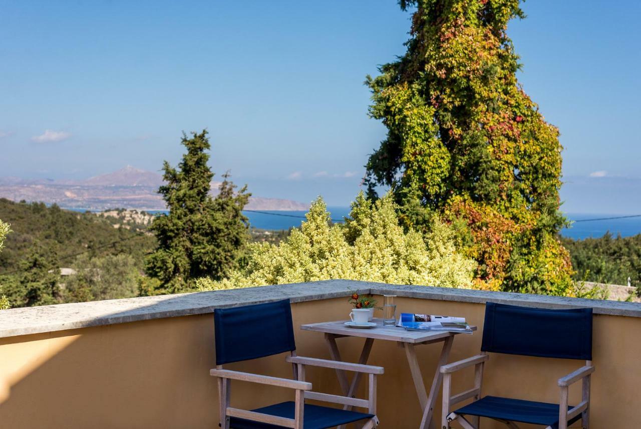 Iliopetra Aparthotel Douliana Bagian luar foto