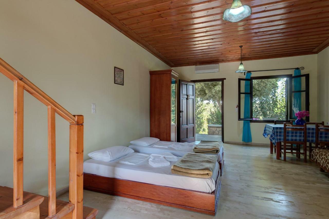 Iliopetra Aparthotel Douliana Bagian luar foto