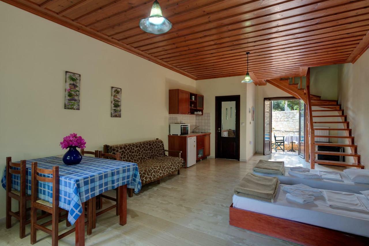 Iliopetra Aparthotel Douliana Bagian luar foto