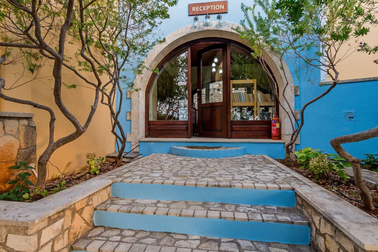 Iliopetra Aparthotel Douliana Bagian luar foto