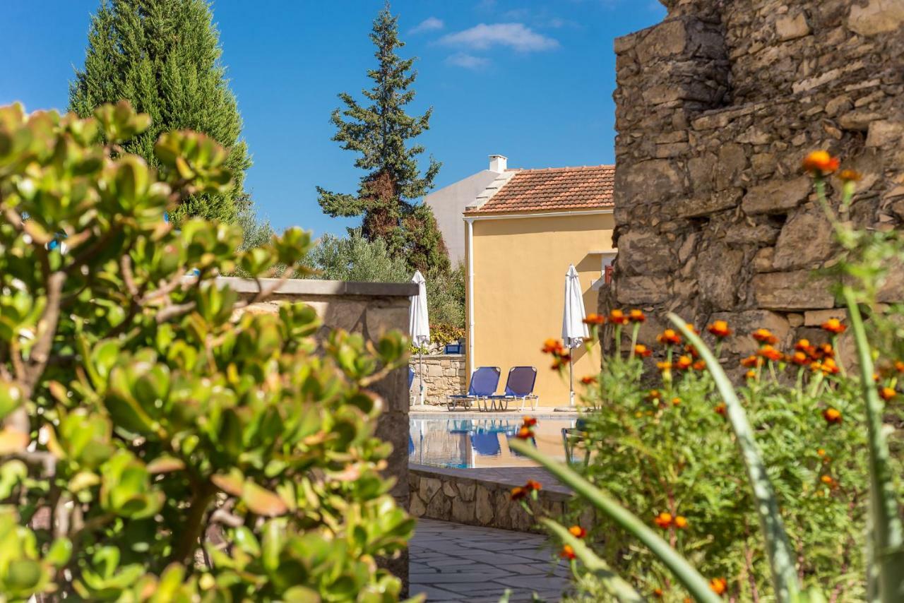 Iliopetra Aparthotel Douliana Bagian luar foto