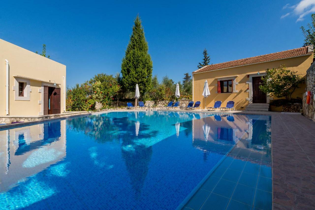 Iliopetra Aparthotel Douliana Bagian luar foto