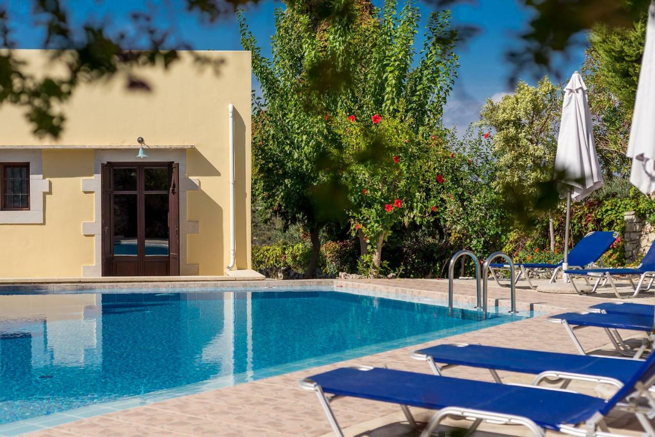 Iliopetra Aparthotel Douliana Bagian luar foto