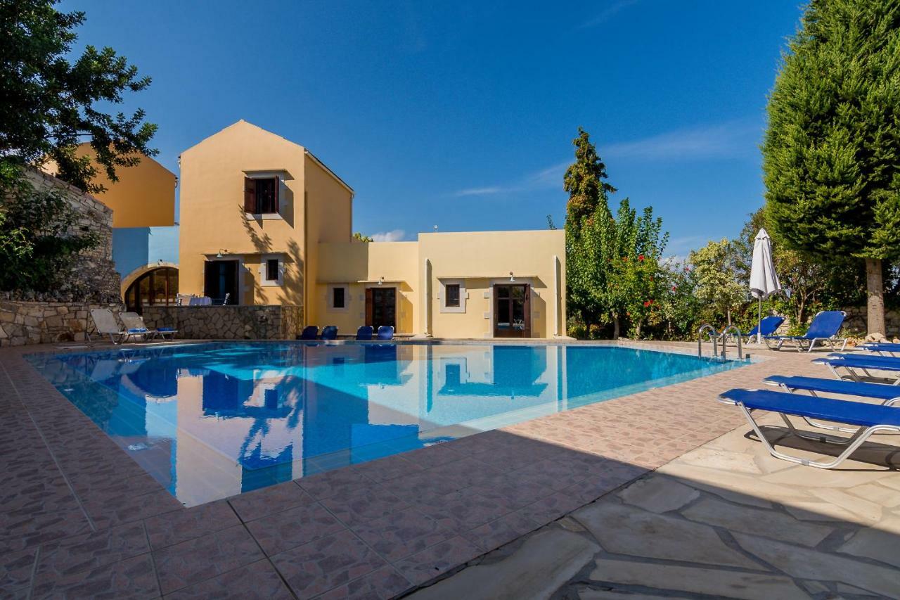 Iliopetra Aparthotel Douliana Bagian luar foto