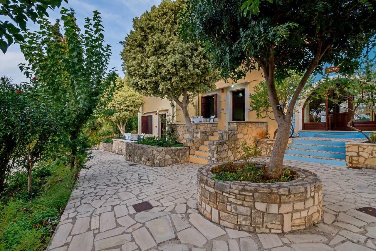 Iliopetra Aparthotel Douliana Bagian luar foto