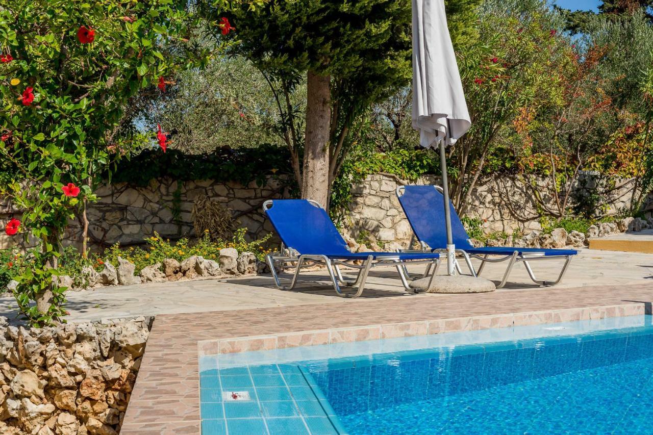 Iliopetra Aparthotel Douliana Bagian luar foto