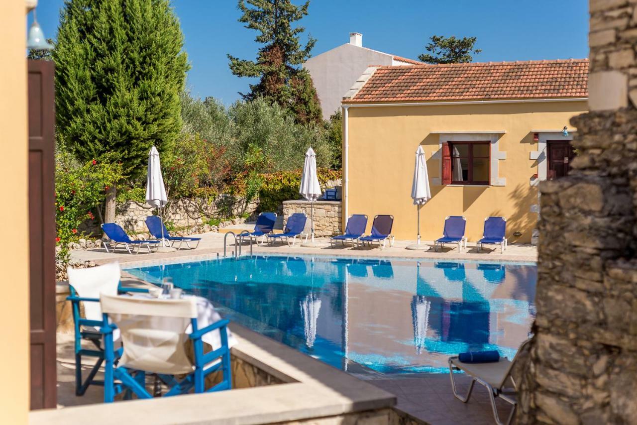 Iliopetra Aparthotel Douliana Bagian luar foto