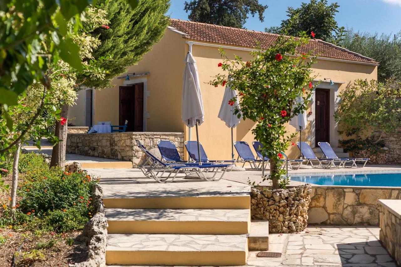 Iliopetra Aparthotel Douliana Bagian luar foto