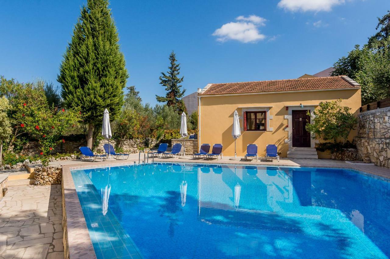 Iliopetra Aparthotel Douliana Bagian luar foto