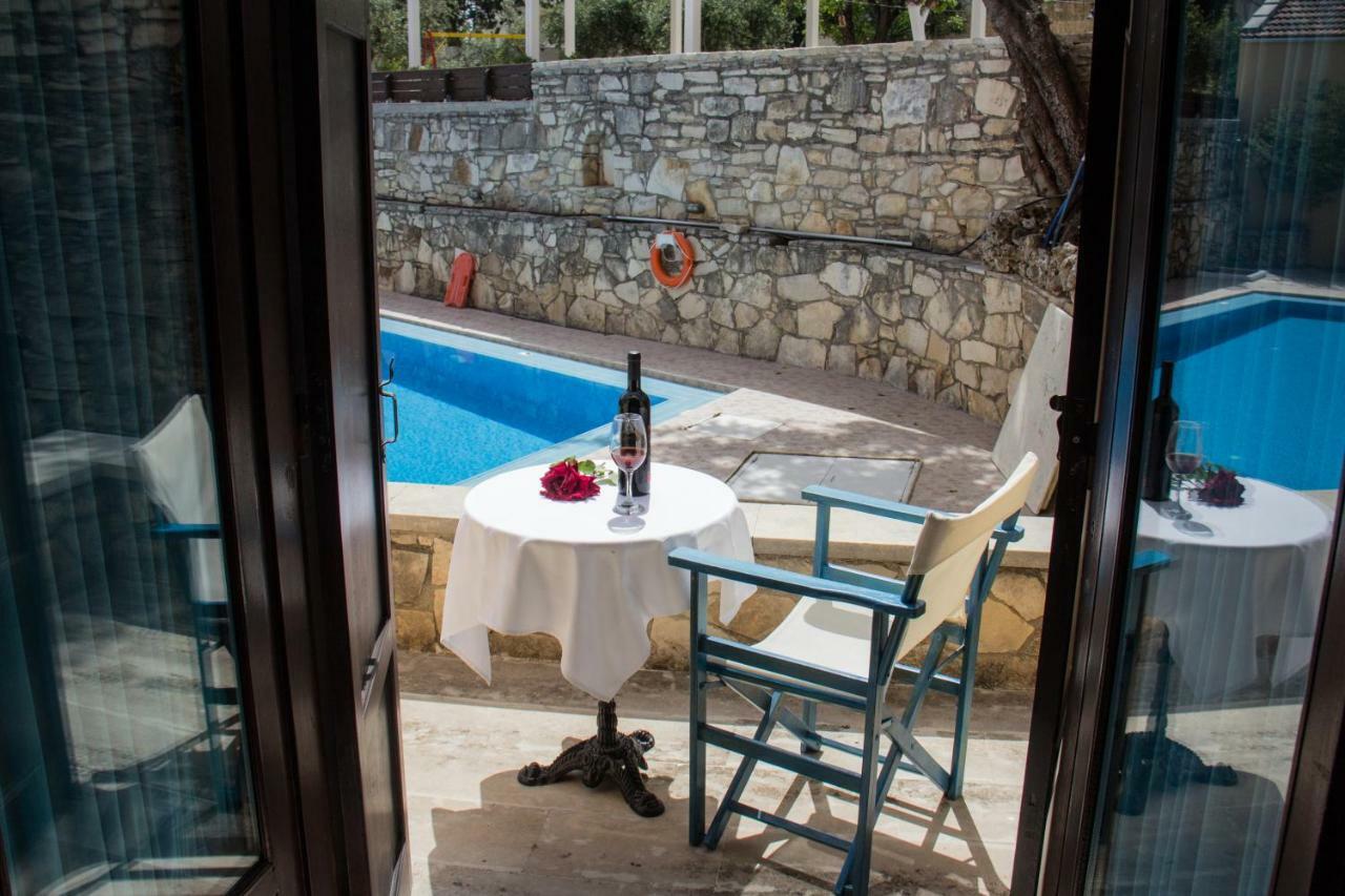 Iliopetra Aparthotel Douliana Bagian luar foto
