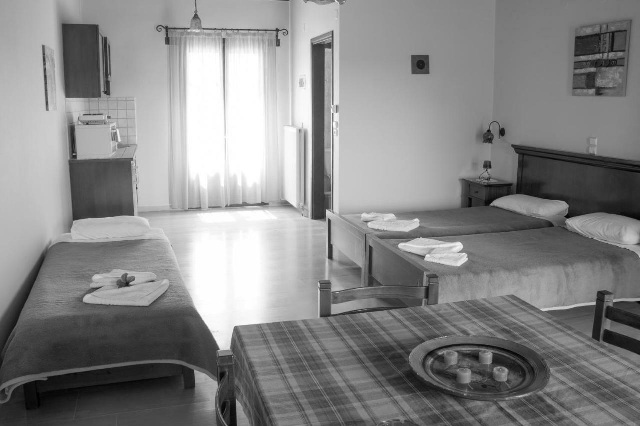 Iliopetra Aparthotel Douliana Bagian luar foto